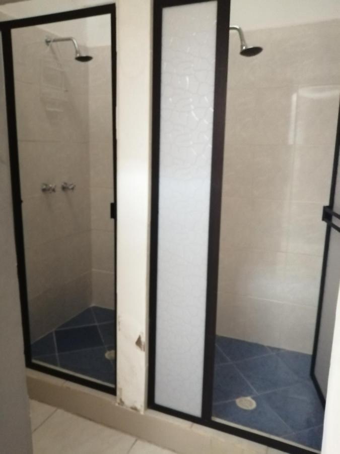 Hostal Komfort Медельин Экстерьер фото