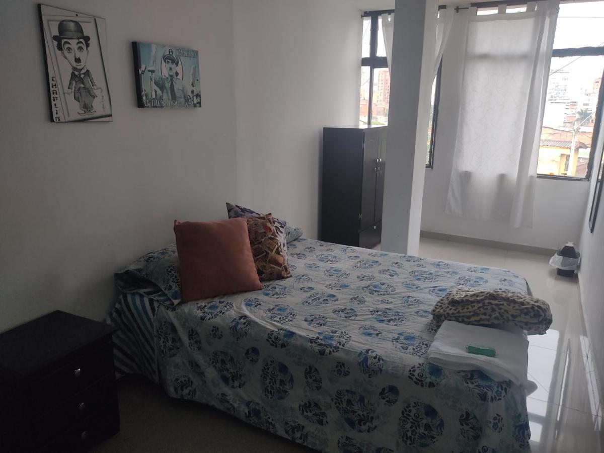 Hostal Komfort Медельин Экстерьер фото