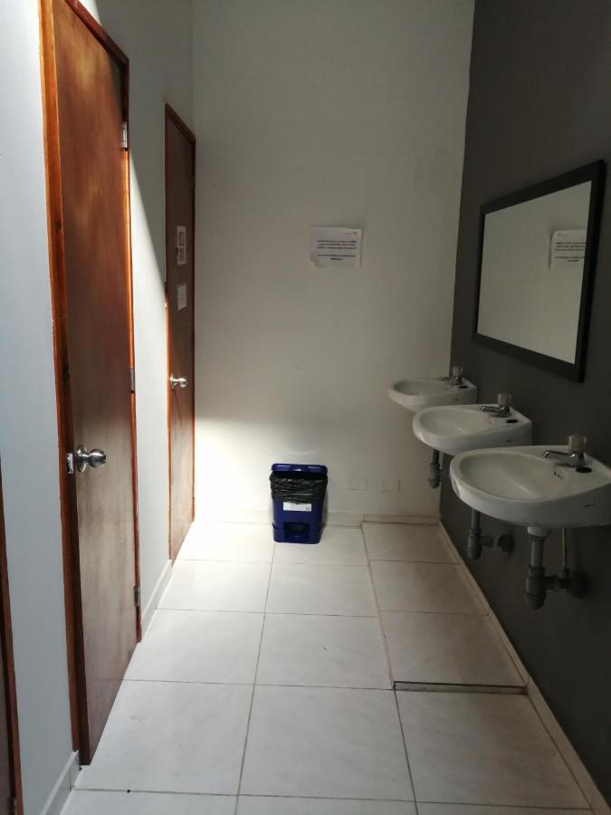 Hostal Komfort Медельин Экстерьер фото