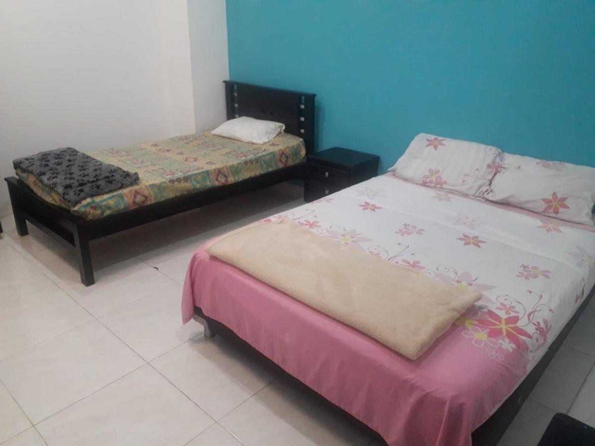 Hostal Komfort Медельин Экстерьер фото