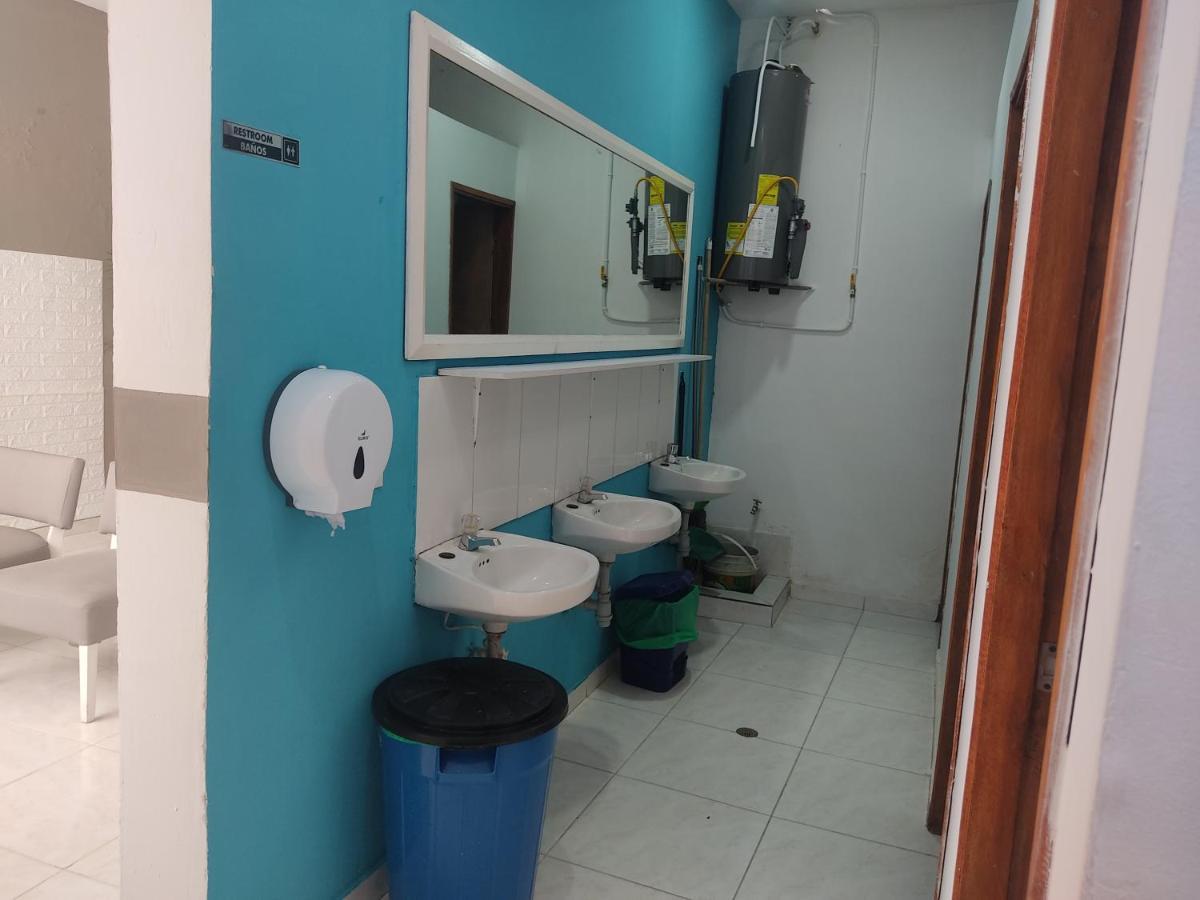 Hostal Komfort Медельин Экстерьер фото